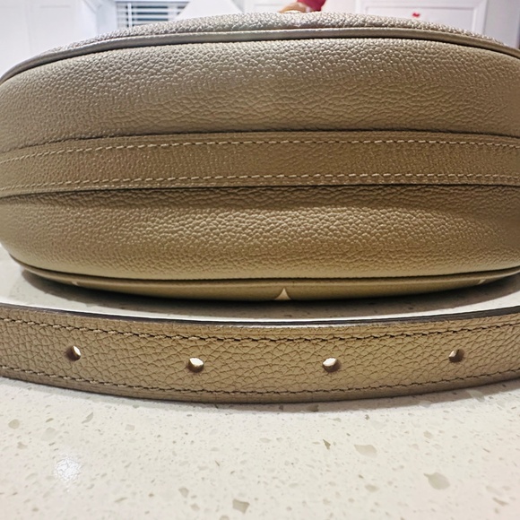 Louis Vuitton Leather Hobo Loop Bag - Picture 5 of 9